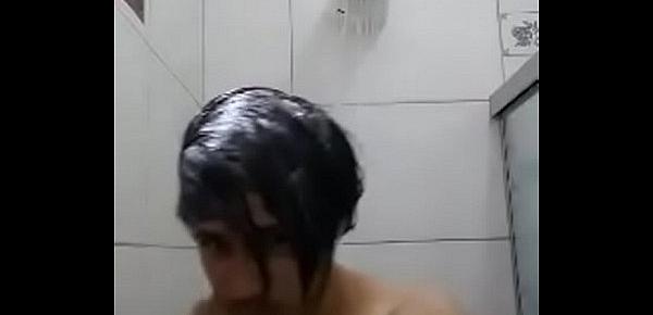  Emo tomando banho ao som de Linkin park